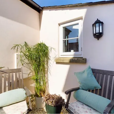 Spacious & Relaxing With Free Parking *