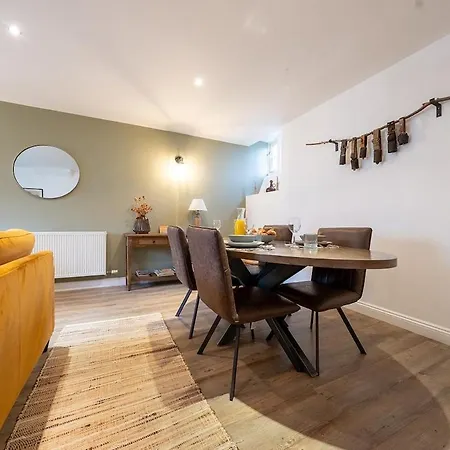 Spacious & Relaxing With Free Parking