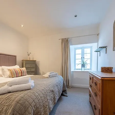 Dom wakacyjny Spacious & Relaxing With Free Parking