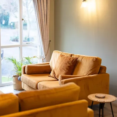 Spacious & Relaxing With Free Parking Ferienhaus Cark