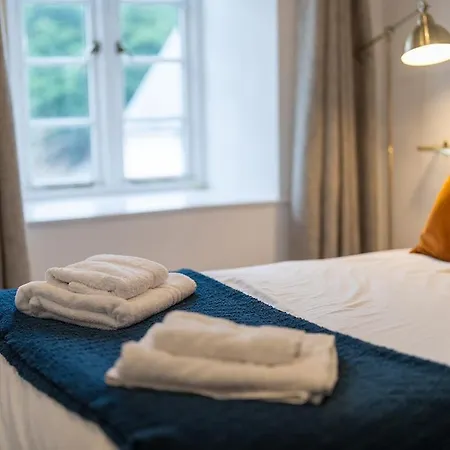 Spacious & Relaxing With Free Parking *