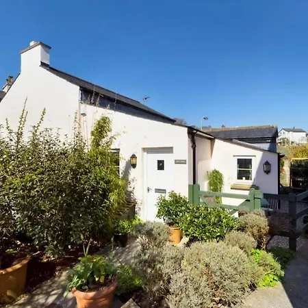 Spacious & Relaxing With Free Parking Holiday home Cark
