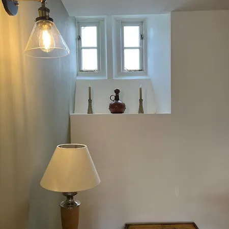 Ferienhaus Spacious & Relaxing With Free Parking