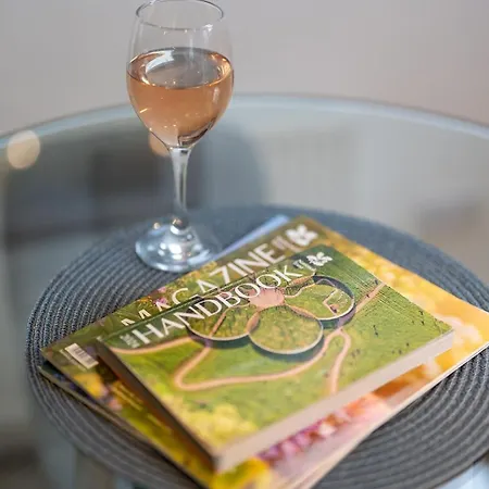 Spacious & Relaxing With Free Parking Dom wakacyjny Cark