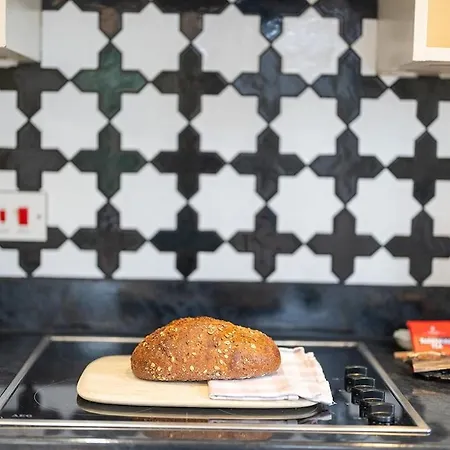 Spacious & Relaxing With Free Parking Cark