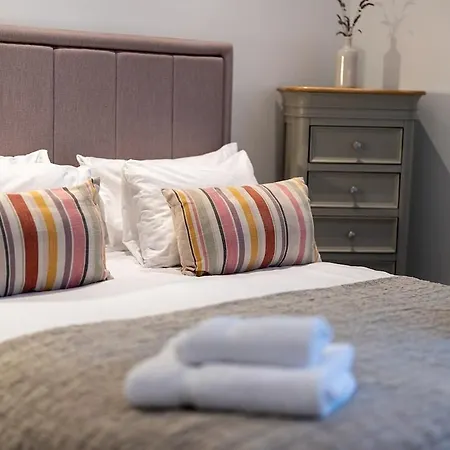 Spacious & Relaxing With Free Parking